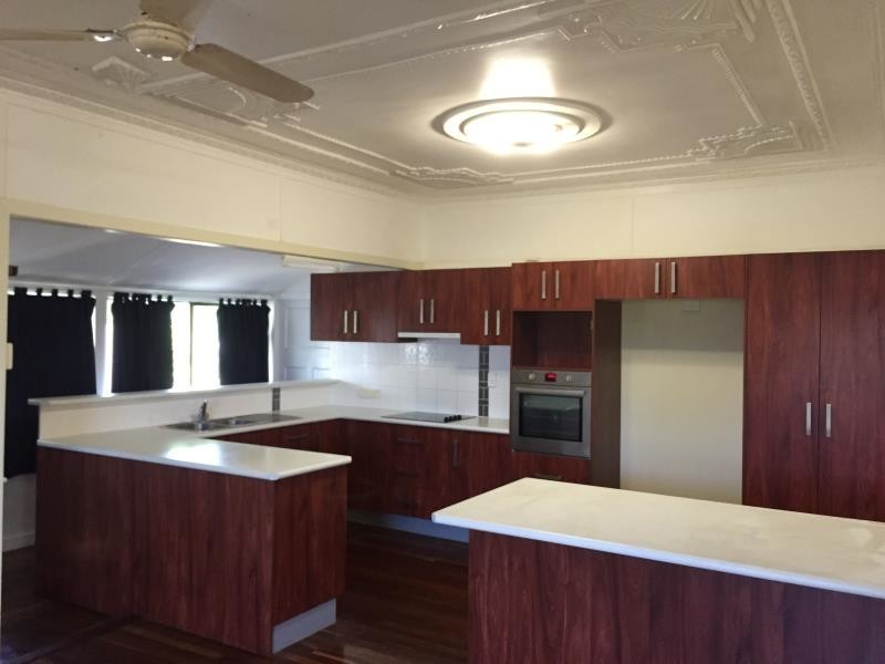 305 East Street, Depot Hill QLD 4700